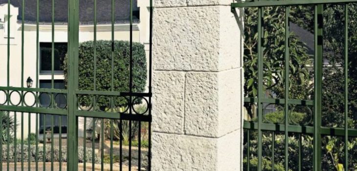 Pilier de portail élégant en pierre _ Renaissance